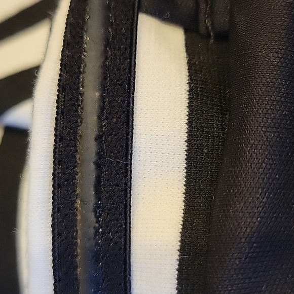 EXPRESS black and white strapless dress. Form fitting with flared skirt. Size 4 - Picture 8 of 9